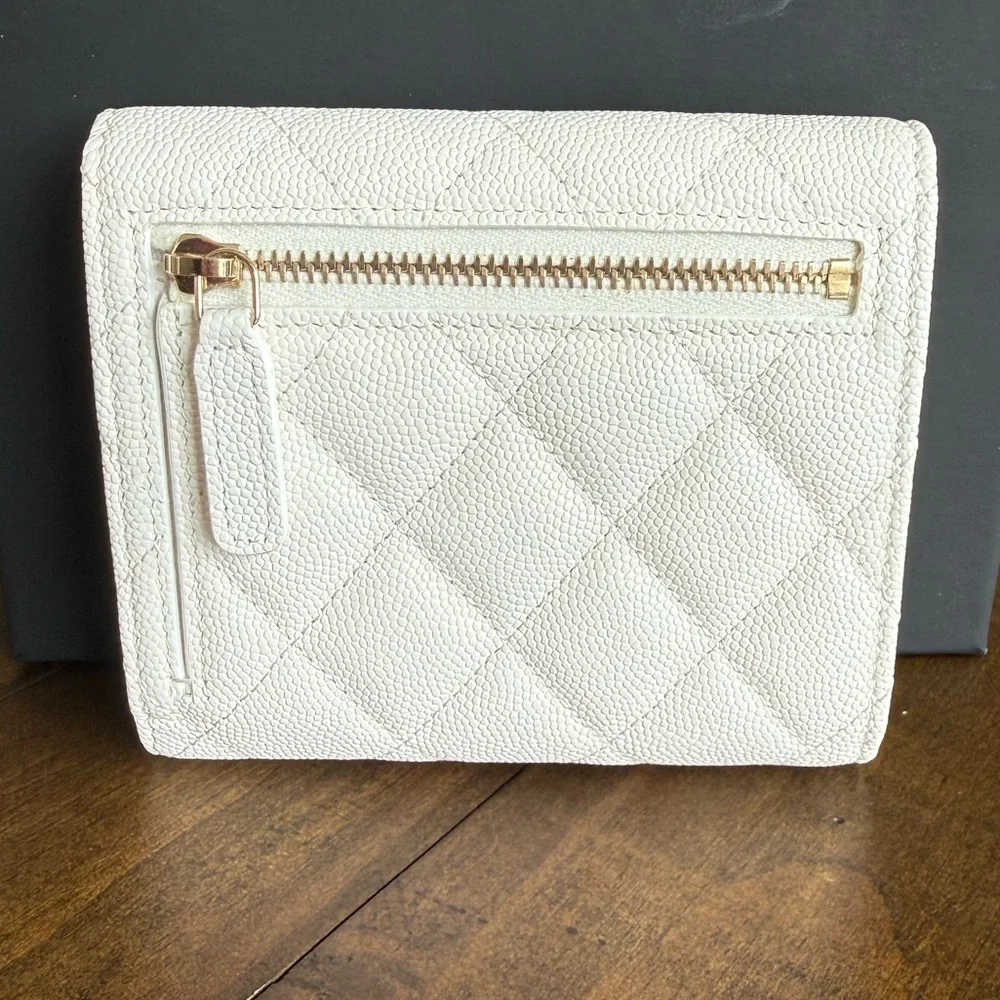 Rare/Like New Chanel Caviar Casino Compact Wallet - Picture 4 of 10